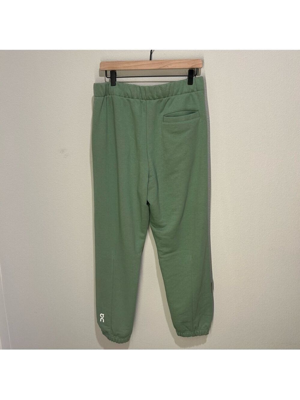 NWT On Cloud Club Sweatpants Fern Men’s Medium - Picture 2 of 6